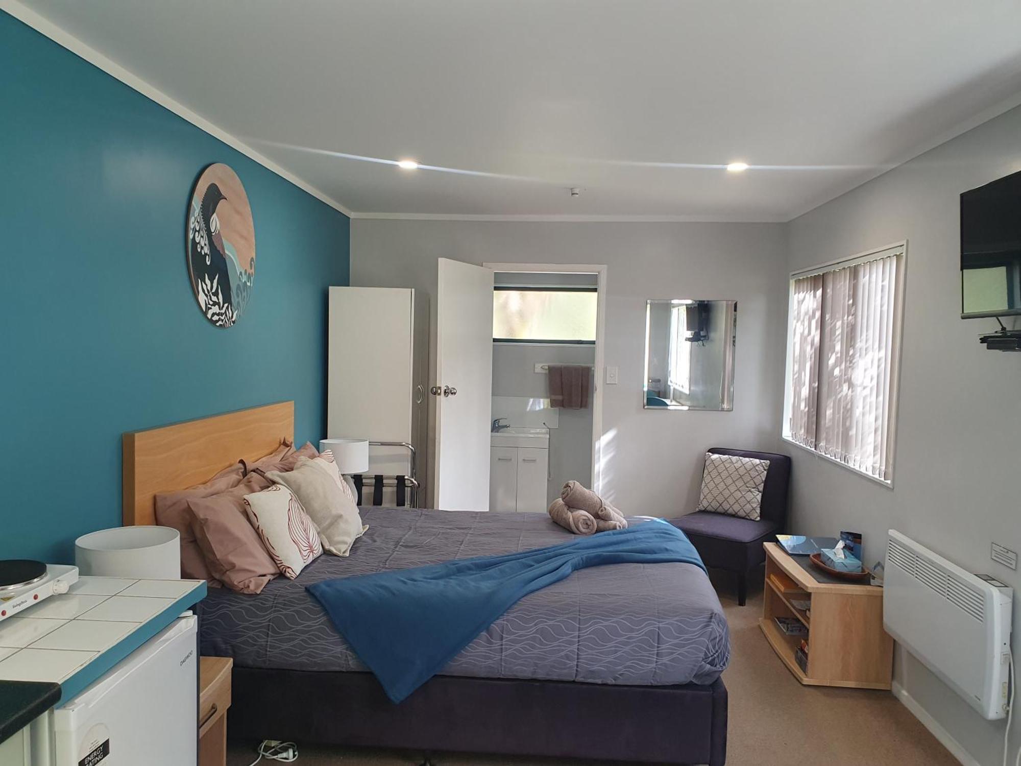 Kauri Coast Top 10 Holiday Park Kaihu Экстерьер фото