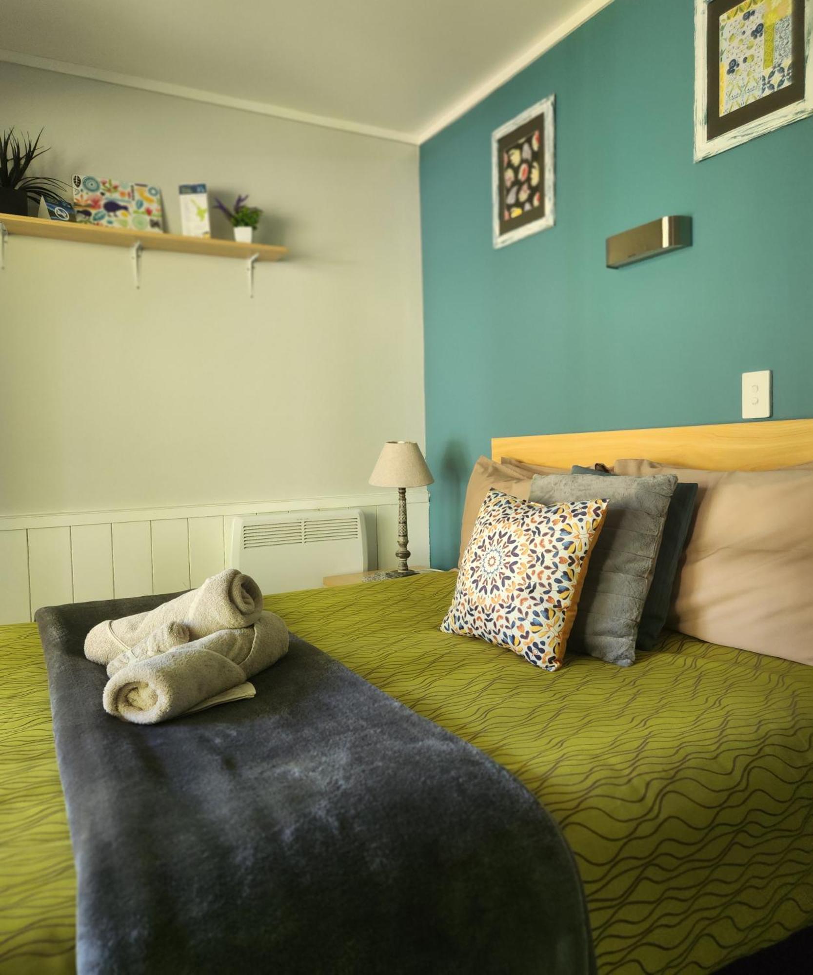 Kauri Coast Top 10 Holiday Park Kaihu Экстерьер фото