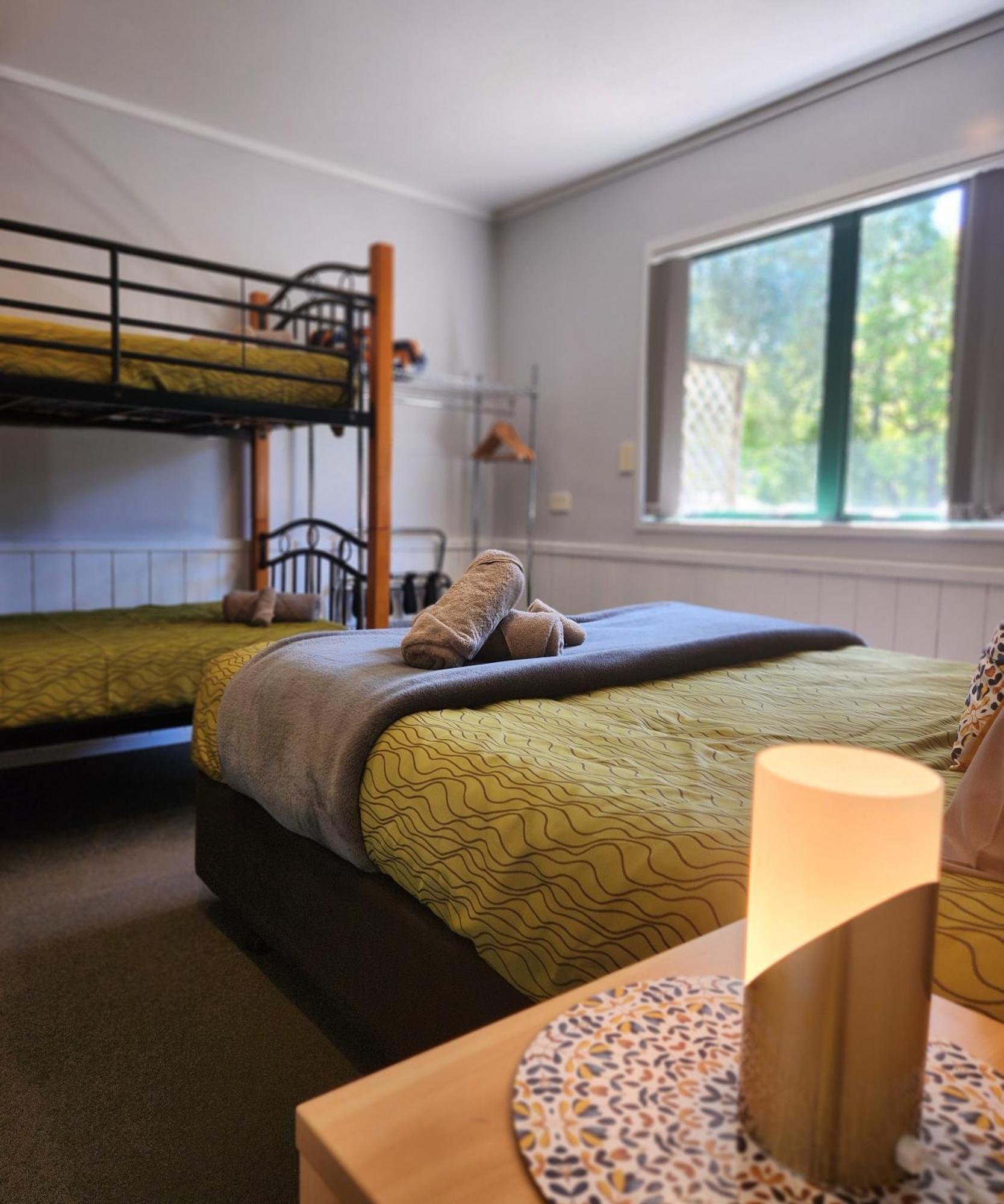 Kauri Coast Top 10 Holiday Park Kaihu Экстерьер фото
